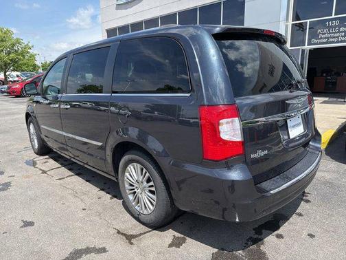 2014 Chrysler Town & Country Touring-L