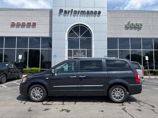 2014 Chrysler Town & Country Touring-L