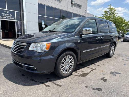 2014 Chrysler Town & Country Touring-L