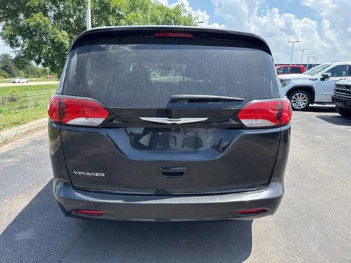 2022 Chrysler Voyager LX