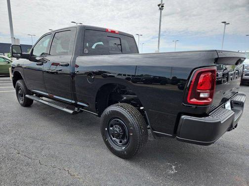 2025 RAM 2500 Tradesman Crew Cab 4x4 6'4' Box