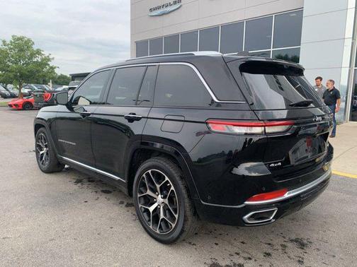 2022 Jeep Grand Cherokee Summit