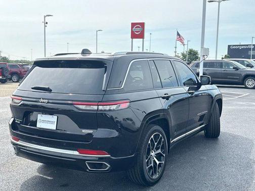 2022 Jeep Grand Cherokee Summit