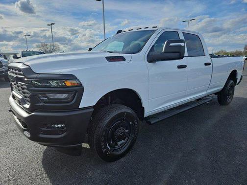 2025 RAM 2500 Tradesman Crew Cab 4x4 8' Box