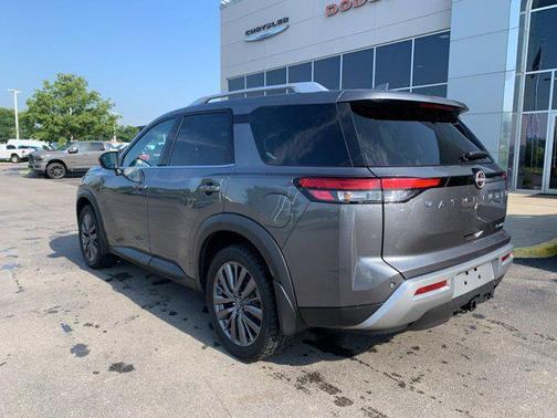2022 Nissan Pathfinder SL 4WD
