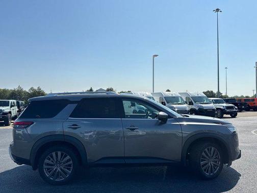 2022 Nissan Pathfinder SL 4WD