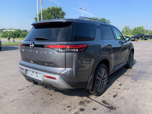 2022 Nissan Pathfinder SL 4WD