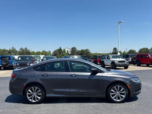 Granite Crystal Metallic Clearcoat 2016 Chrysler 200 S