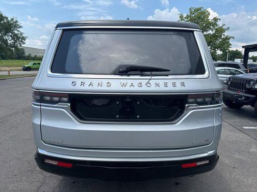 2023 Jeep Grand Wagoneer L Series III 4x4