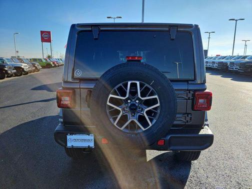 2026 Jeep Wrangler 4-Door Sahara 4x4