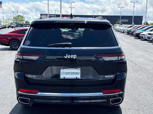 Diamond Black Crystal Pearlcoat 2024 Jeep Grand Cherokee L Overland