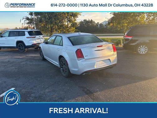 2023 Chrysler 300 Touring