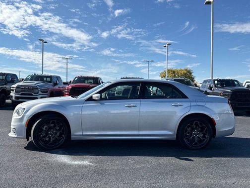 2023 Chrysler 300 Touring