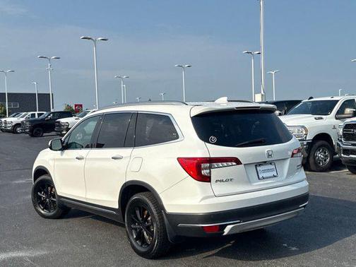 2022 Honda Pilot Touring 8-Passenger