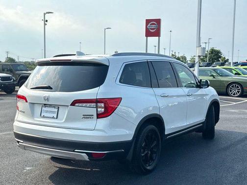 2022 Honda Pilot Touring 8-Passenger