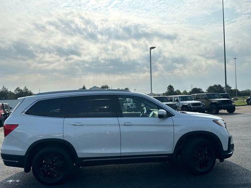 2022 Honda Pilot Touring 8-Passenger
