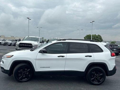 2018 Jeep Cherokee Sport
