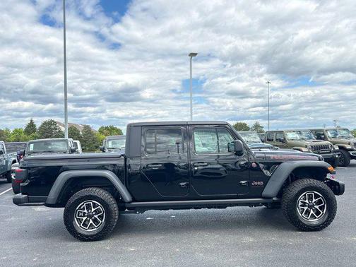 Black Clearcoat 2026 Jeep Gladiator Rubicon
