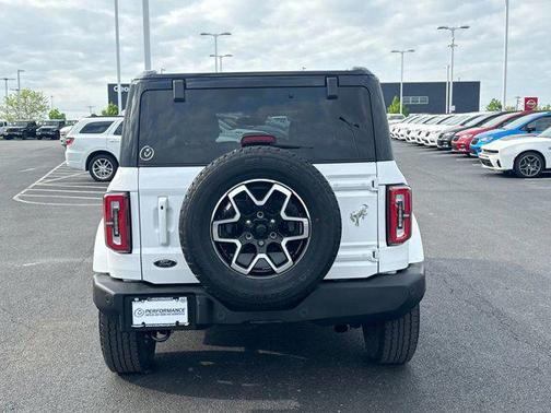 Oxford White 2025 Ford Bronco Outer Banks