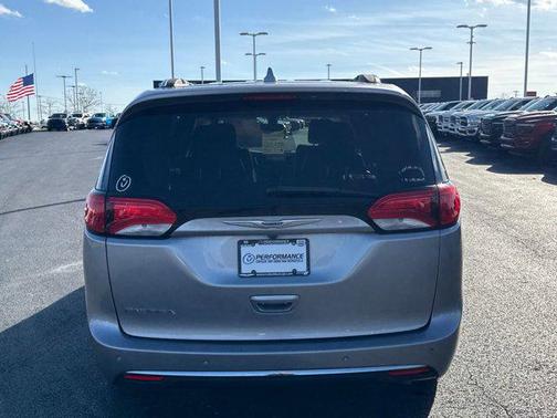 2018 Chrysler Pacifica Touring-L
