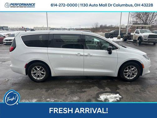 2024 Chrysler Voyager LX