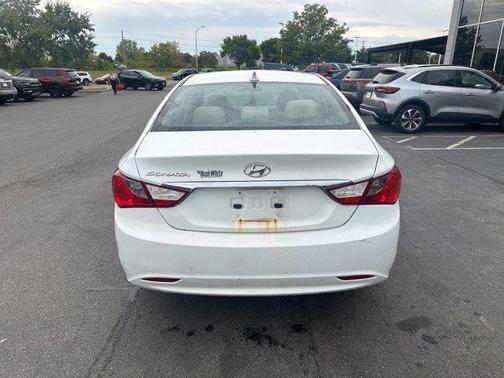 2011 Hyundai SONATA GLS