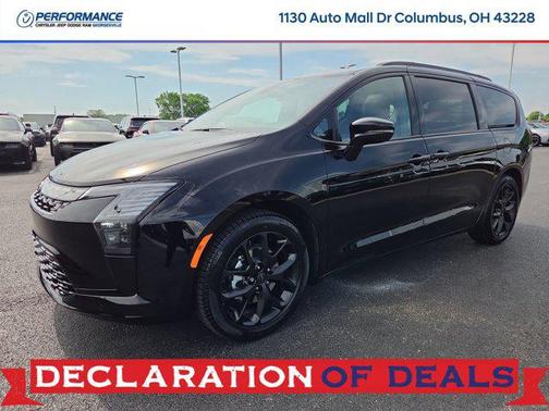Diamond Black Crystal Pearlcoat 2027 Chrysler Pacifica Limited