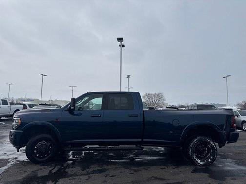 2021 RAM 3500 Laramie Crew Cab 4x4 8' Box