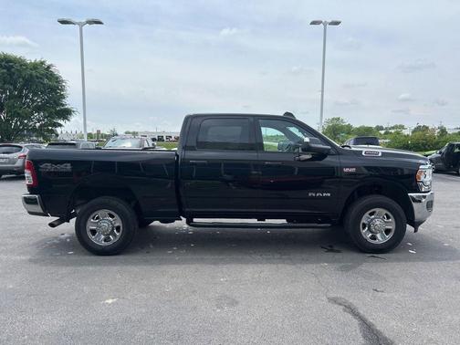 Diamond Black Crystal Pearlcoat 2021 RAM 2500 Tradesman Crew Cab 4x4 6'4' Box