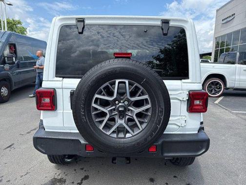 2024 Jeep Wrangler 4-Door Sahara