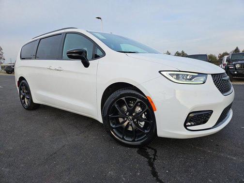 2026 Chrysler Pacifica L