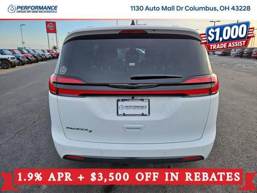 Bright White Clearcoat 2026 Chrysler Pacifica L