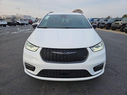 2026 Chrysler Pacifica L