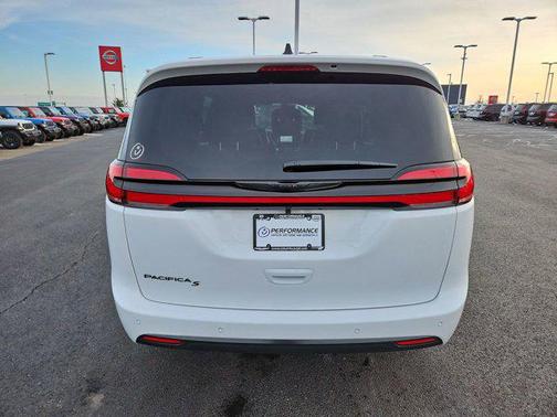 2026 Chrysler Pacifica L