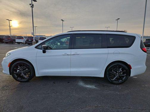 2026 Chrysler Pacifica L