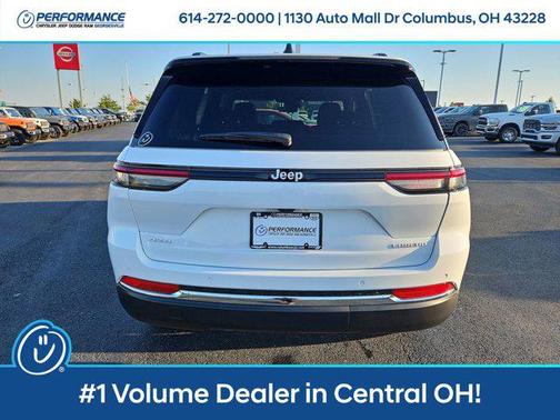 2025 Jeep Grand Cherokee Laredo