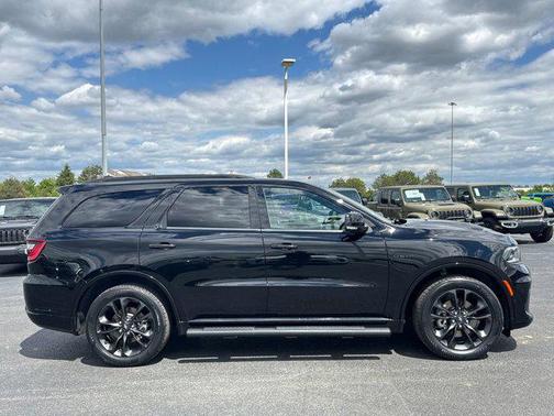 DB Black Crystal Clearcoat 2024 Dodge Durango R/T Plus