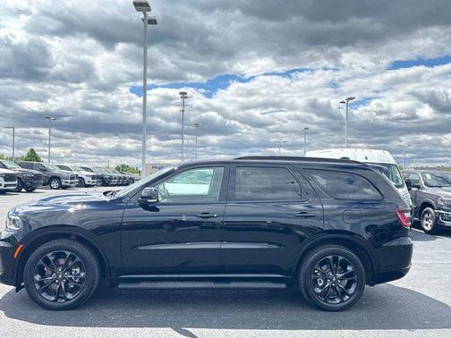 DB Black Crystal Clearcoat 2024 Dodge Durango R/T Plus