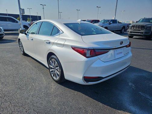 2022 Lexus ES 250 Base