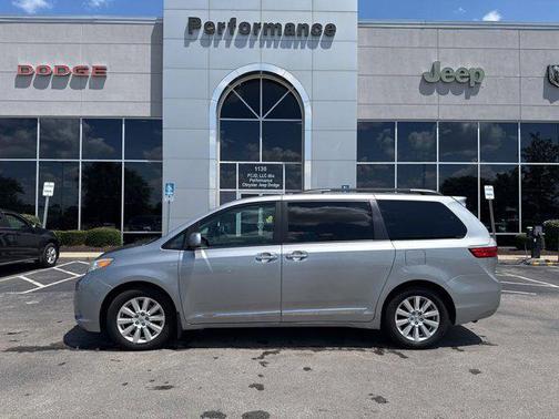 2017 Toyota Sienna XLE