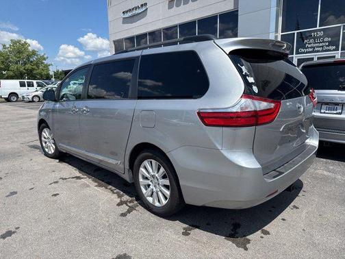 2017 Toyota Sienna XLE