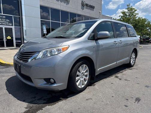 2017 Toyota Sienna XLE