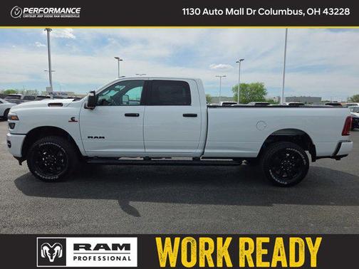 Bright White Clearcoat 2026 RAM 2500 Big Horn Crew Cab 4x4 8' Box
