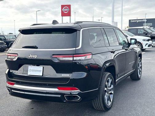 Diamond Black Crystal Pearlcoat 2021 Jeep Grand Cherokee L Overland