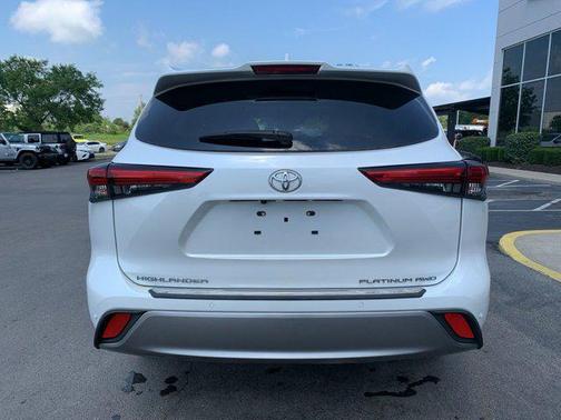 2022 Toyota Highlander Platinum