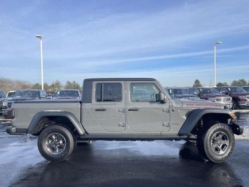 Photo 2 of 31 of 2020 Jeep Gladiator Rubicon