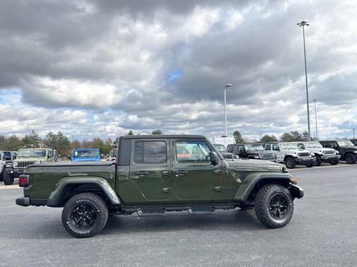 2022 Jeep Gladiator Sport
