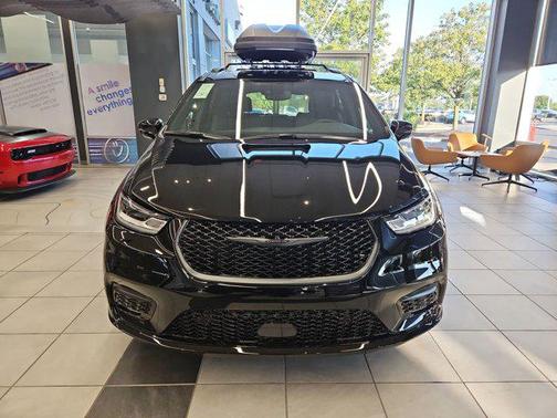 2025 Chrysler Pacifica L