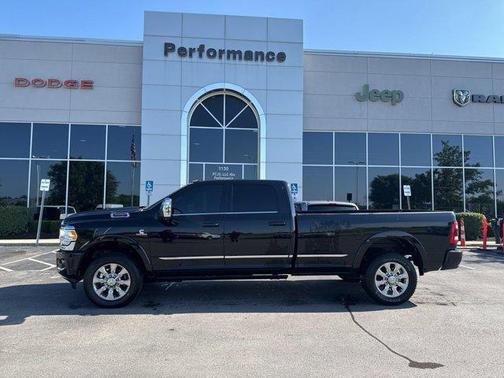 2024 RAM 3500 Limited Crew Cab 4x4 8' Box