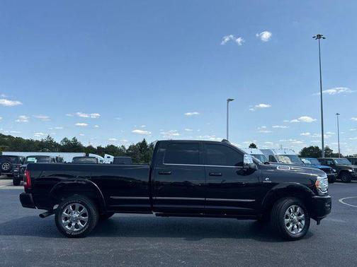 2024 RAM 3500 Limited Crew Cab 4x4 8' Box